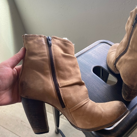 Women’s Boutique 9 size 8 fur healed booties - Picture 1 of 5